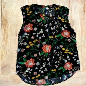 Women’s Old Navy flower print sleeveless shirt